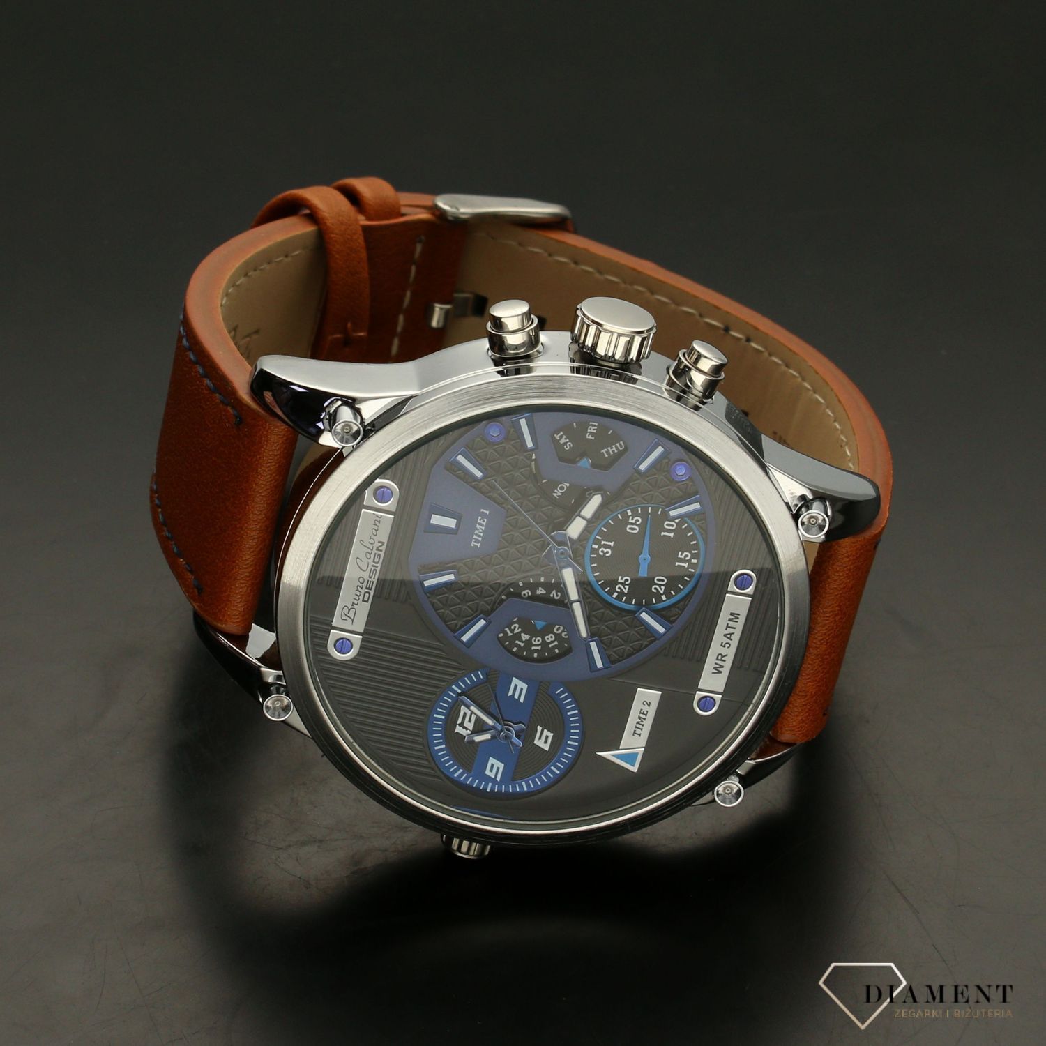 Zegarek męski BRUNO CALVANI na brązowym pasku BC1381 SILVER CZARNA TARCZA. Zegarek męski Bruno Calvani na brązowym pasku wyposażony jest w kwarcowy mechaii. Zegarek męski z dużą, wyraźną tar (4).jpg